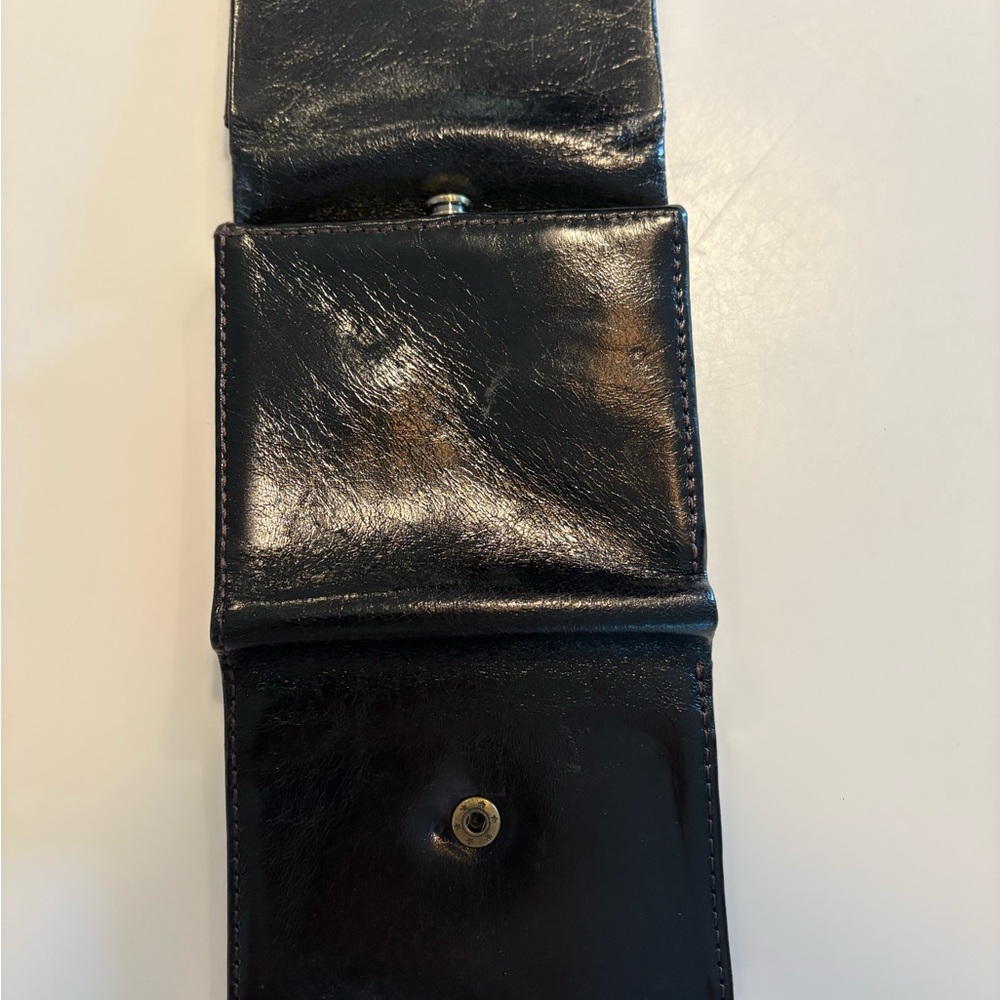 HOBO Gari Women’s Black Leather Trifold Wallet with Kiss Lock - Picture 7 of 9